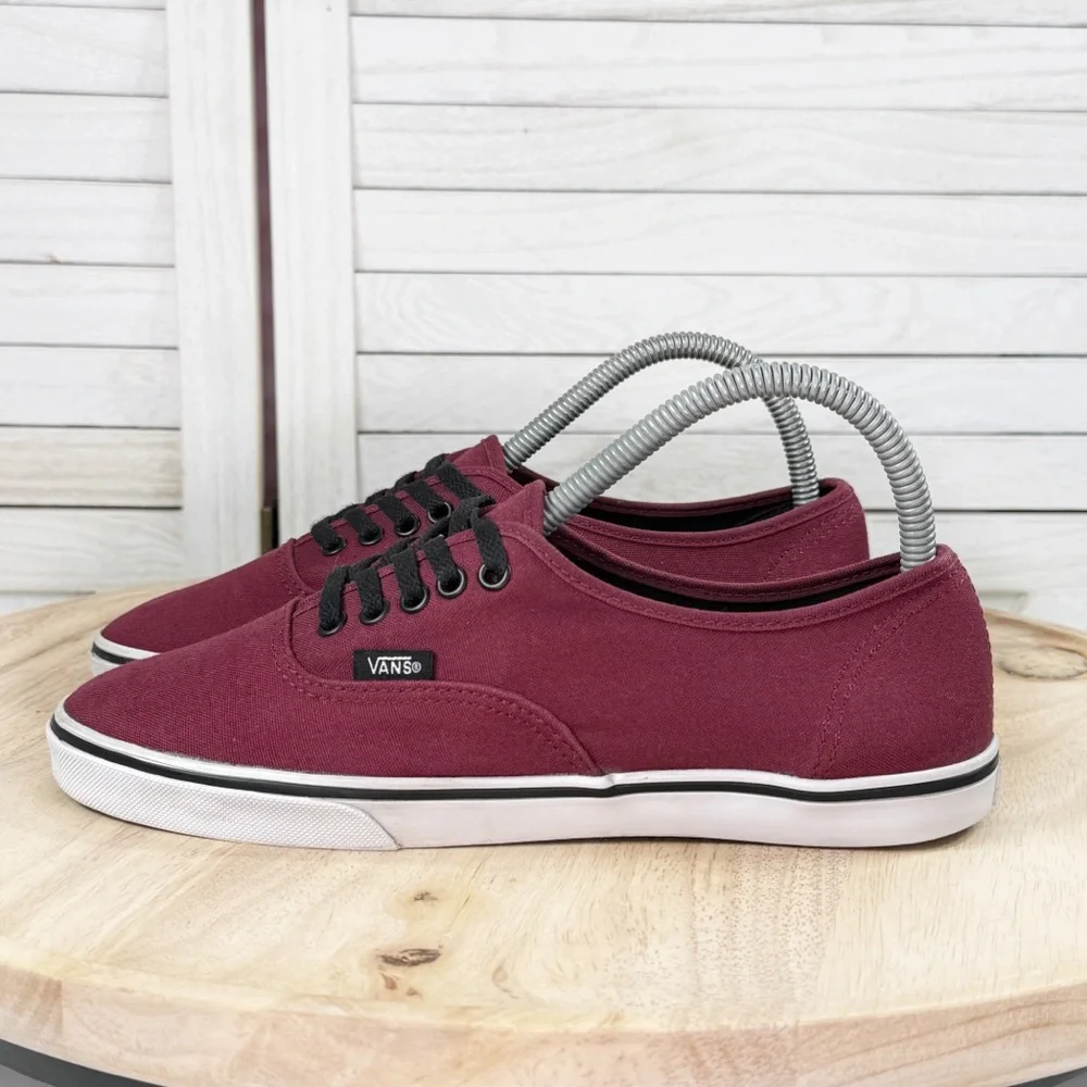 Van Authentic Canvas Low Top Lace Up Sneakers Burgundy Red 7.5 Women 6 Men‎